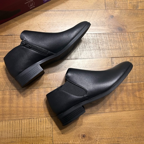 Kensie Sammy Black Ankle Boot - Picture 2 of 11